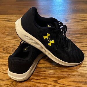 Under Armour men’s size 11 Charged Pursuit Navy and Yellow Athletic Shoes
